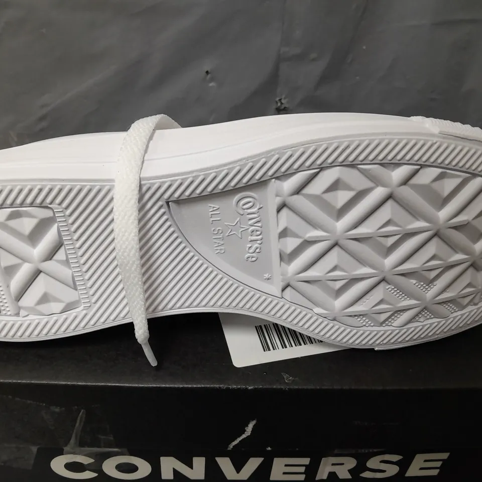 BOXED CONVERSE LEATHER OX TRAINERS IN WHITE - UK 5