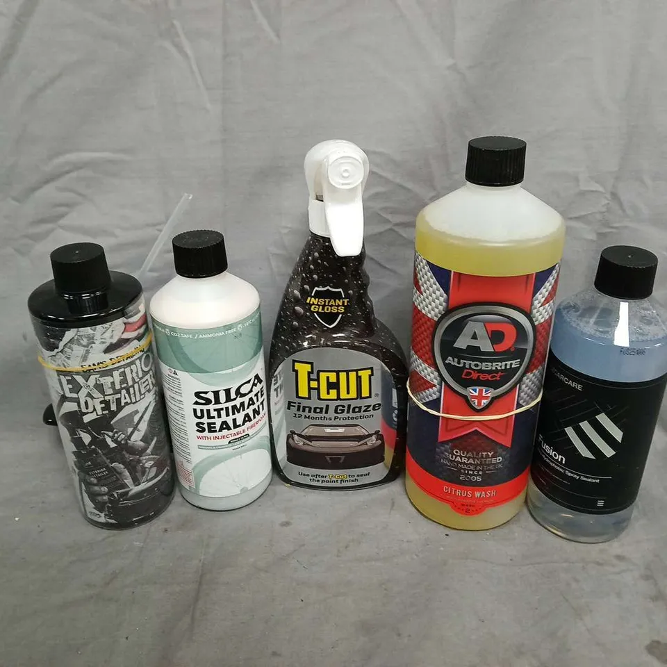 APPROXIMATELY 5 ASSORTED LIQUIDS TO INCLUDE EZCARCARE FUSION, AUTOBRITE DIRECT CITRUS WASH, T-CUT FINAL GLAZE, ETC - COLLECTION ONLY