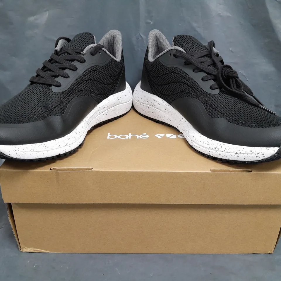 BOXED PAIR OF BAHÉ TRAINERS IN BLACK SIZE UK 7