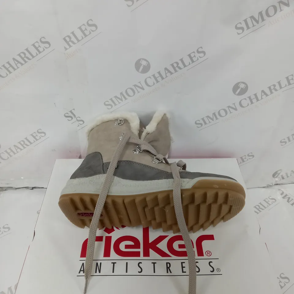 BOXED PAIR OF RIEKER ANTISTRESS WARM HIKING BOOTS SIZE 6 CREAM 