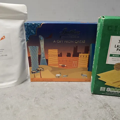 APPROXIMATELY 8 ASSORTED FOOD ITEMS TO INCLUDE - TESCO LASAGNE PASTA , UNORTHADOX ROASTERS , BUTLER A GIFT FROM QATAR ETC
