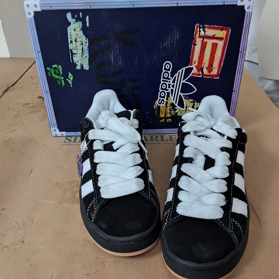 BOXED PAIR OF ADIDAS KORN CAMPUS 00S BLACK/WHITE UK 6 
