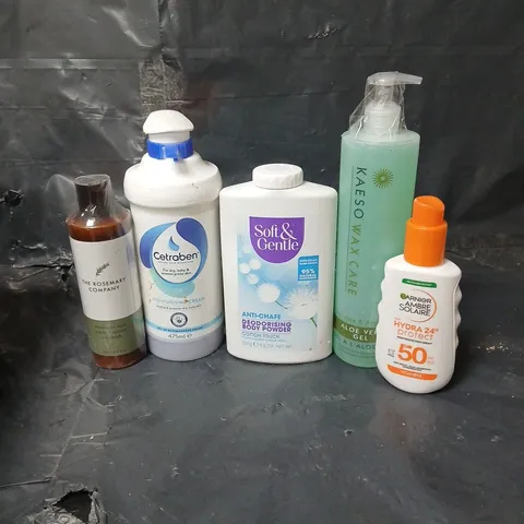 APPROXIMATEY 20 ASSORTED HEALTH AND BEAUTY PRODUCTS TO INCLUDE CETRABEN CREAM, AMBER SOLAIRE SUN CREAM AND SOFT AND GENTLE POWDER