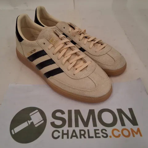 ADIDAS
HANDBALL SPEZIAL SHOES WARM VANILLA / AURORA COFFEE - UK 8