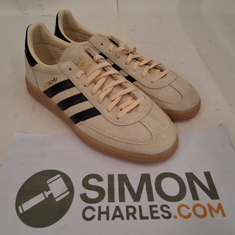 ADIDAS
HANDBALL SPEZIAL SHOES WARM VANILLA / AURORA COFFEE - UK 8