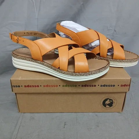 BOXED PAIR OF ADESSO OPEN TOE SANDALS IN ORANGE SIZE 7