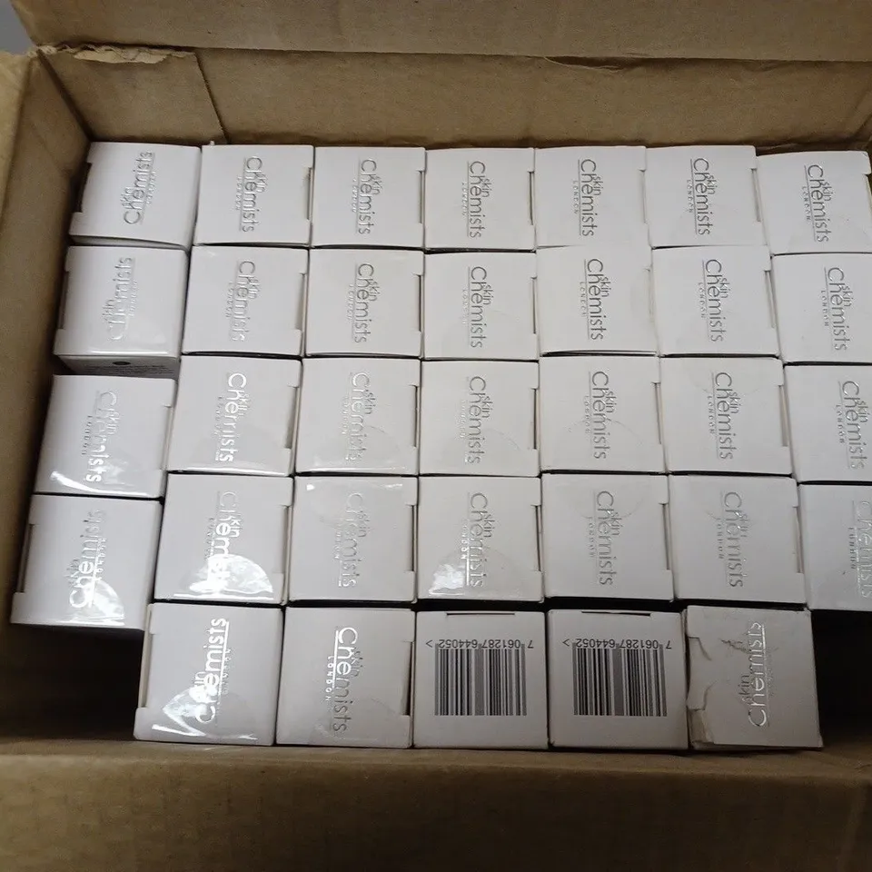 APPROXIMATELY 32 BOXED SKIN CHEMISTS ADVANCED EXTREME TEETH WHITENING GEL (32 x 50ml)