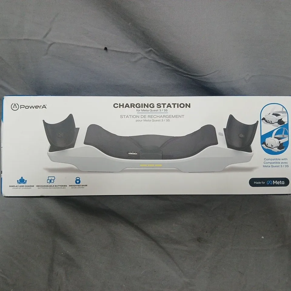 BOXED POWERA LICENSED CHARGING STATION FOR META QUEST 3