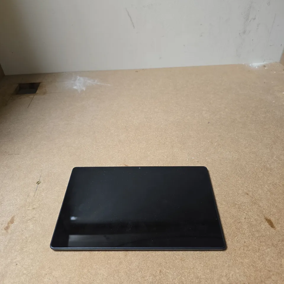 SAMSUNG TABLET SM T500  – BLACK - POWERS ON 