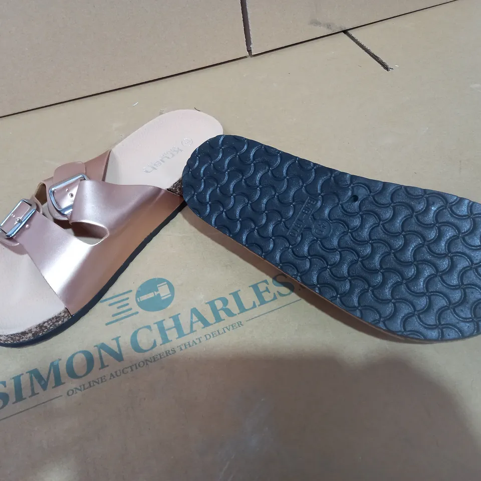 PAIR OF SIZE 40 KRUSH OPEN-TOED SHOES 