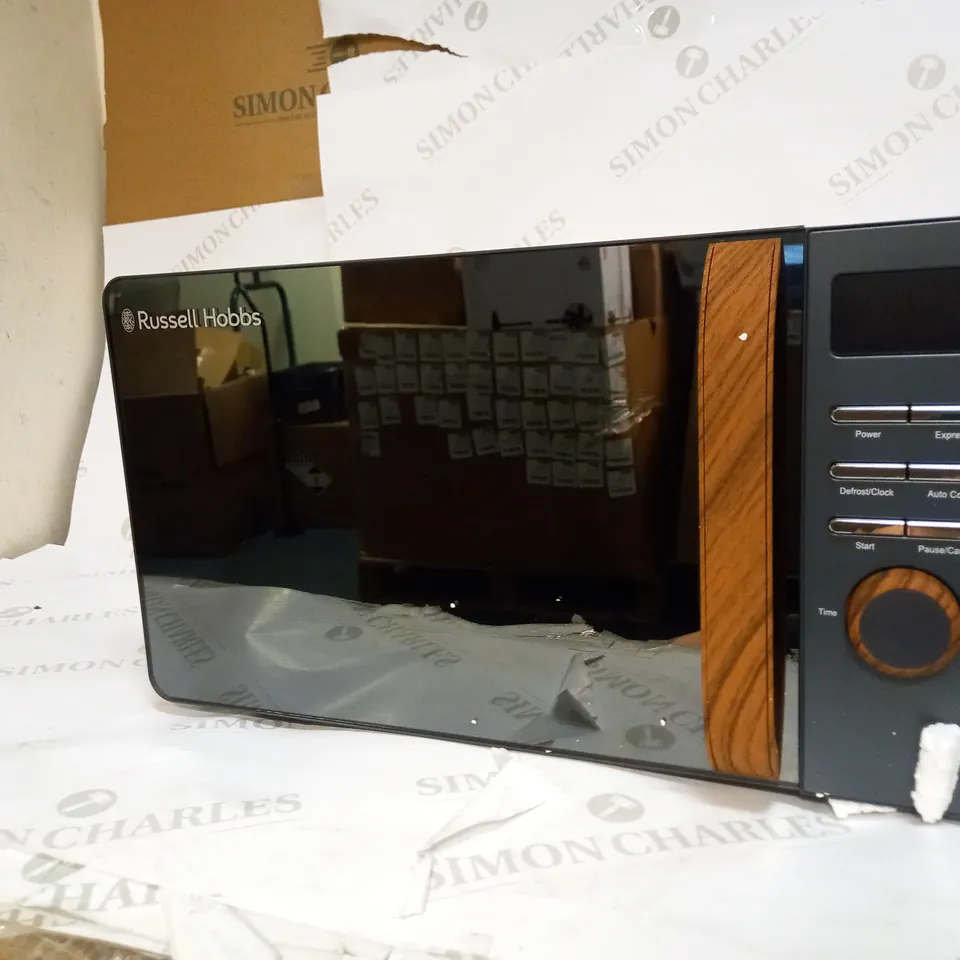 RUSSELL HOBBS EASI DIGITAL MICROWAVE 