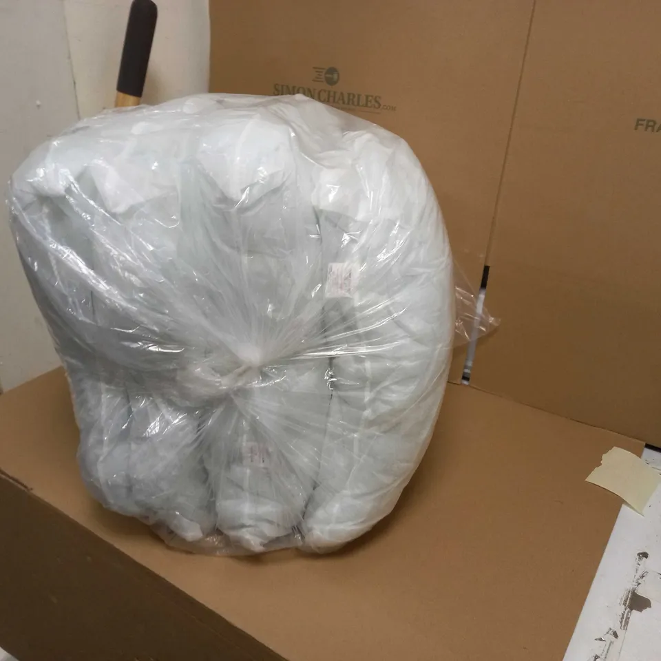 4 ASSORTED INNER CUSHIONS