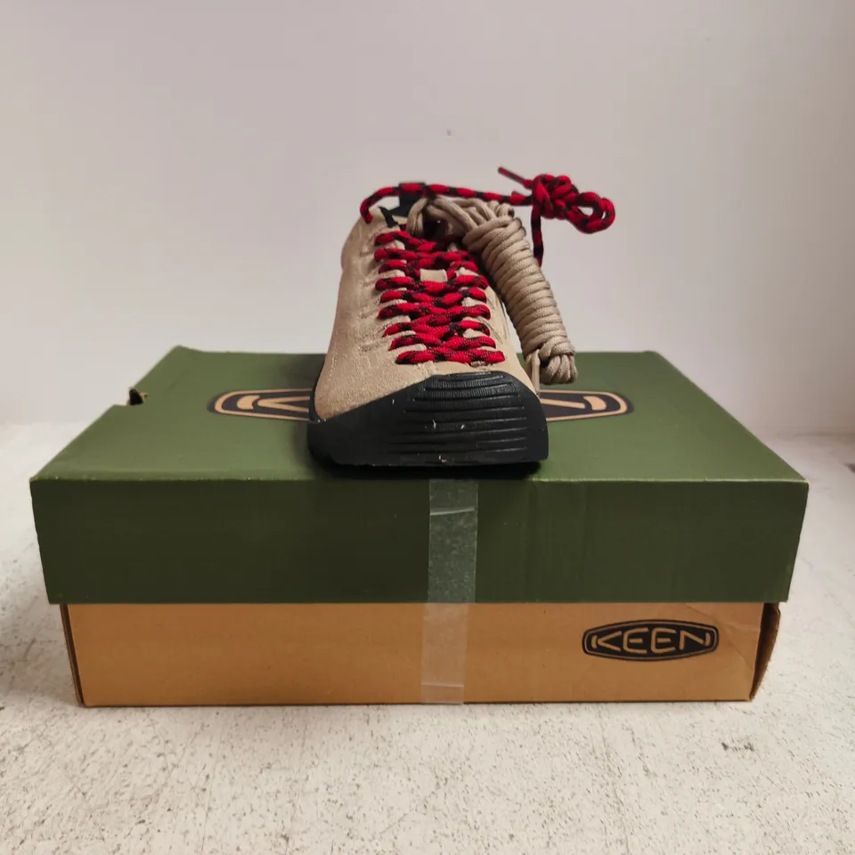 BOXED PAIR OF KEEN JASPER TRAINERS IN SILVER MINK SIZE UK 5