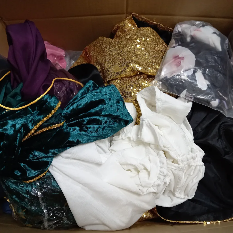 BOX OF APPROXIMATELY 22 ASSORTED CLOTHING ITEMS TO INCUDE - SKIRT , BAG , TROUSERS ETC