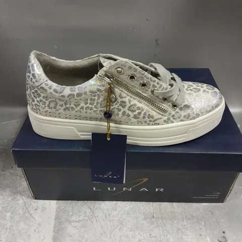 BOXED PAIR OF LUNAR SHOES IN SILVER MULTI LEOPARD SIZE UK 5