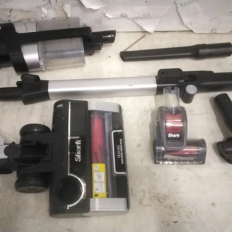 BOXED SHARK STRATOS ANTI HAIR WRAP PET PRO VACUUM CLEANER