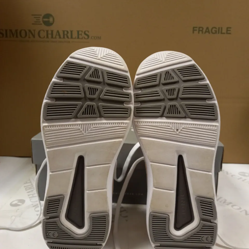 VIONIC DELMAR AYSE TRAINER SIZE 5.5
