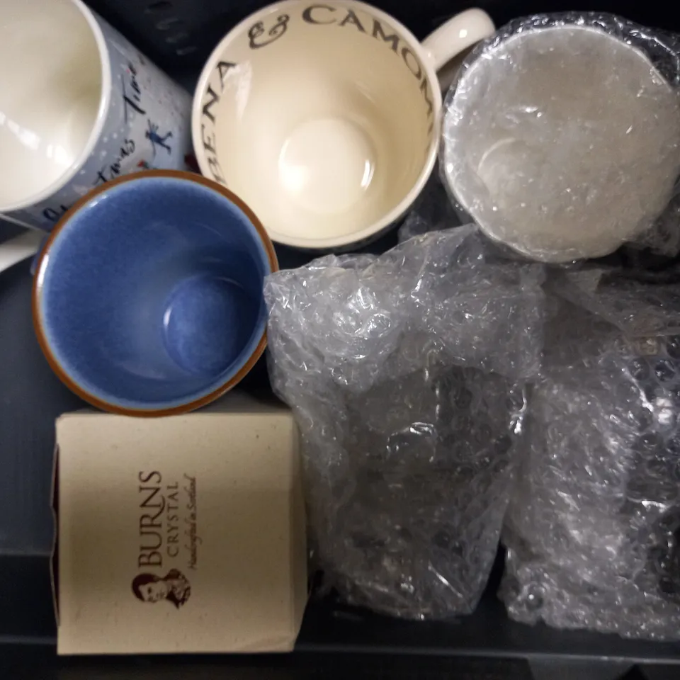 LOT OF 12 ASSORTED POTTERY/GLASS ITEMS - COLLECTION ONLY 
