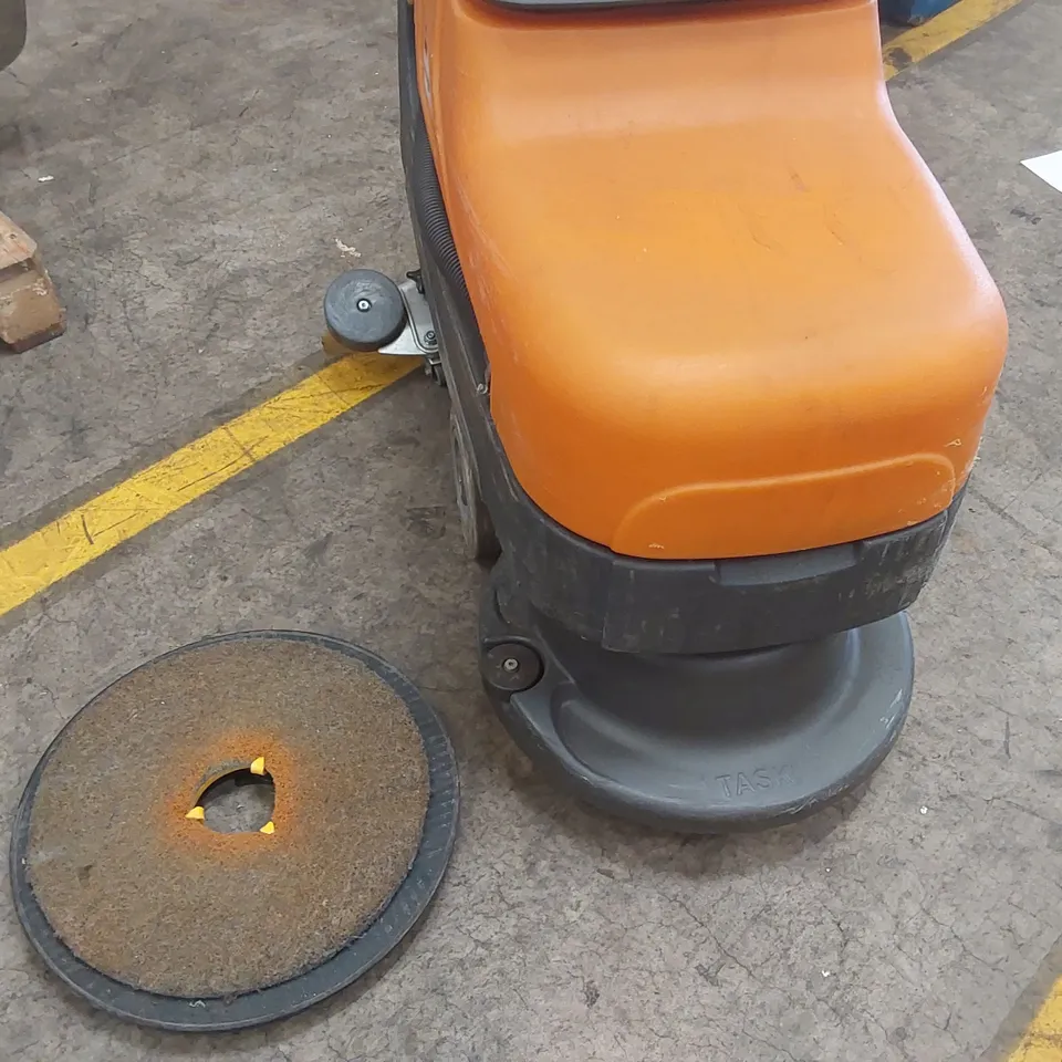 TASKI SWINGO 455 SCRUBBER DRYER