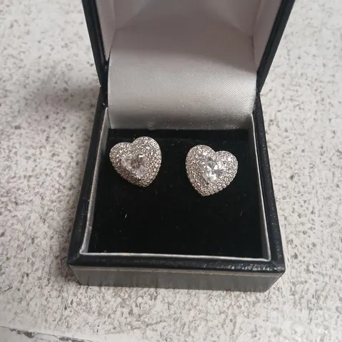 HEART-SHAPED STUD EARRINGS WITH CLEAR STONES (SILVER-TONE)
