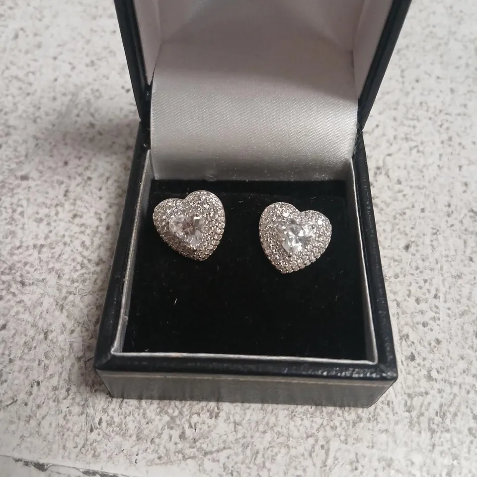 HEART-SHAPED STUD EARRINGS WITH CLEAR STONES (SILVER-TONE)