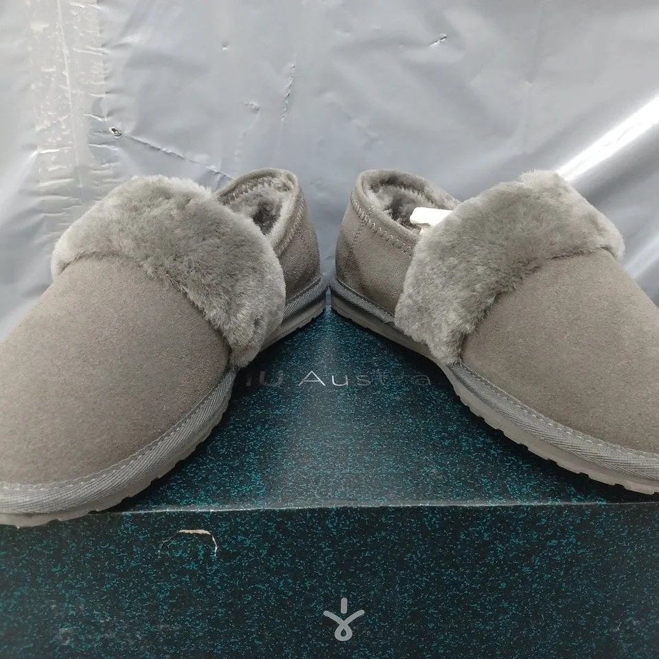 BOXED EMU AUSTRALIA DAYDREAM SLIPPERS IN CHARCOAL - W7/M6