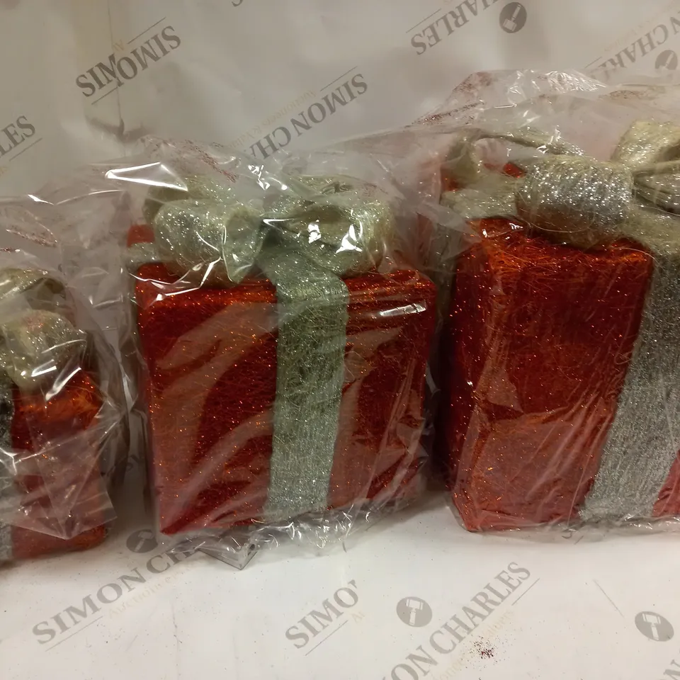 BOXED CHRISTMAS GIFT BOXES - RED WITH SILVER BOW