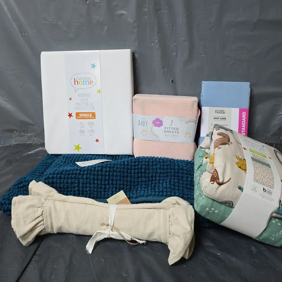 APPROXIMATELY 20 ASSORTED HOMEWARE ITEMS TO INCLUDE EASY CARE 2 PILLOWCASES, KIDS MATTRESS PROTECTOR SINGLE, BATH MAT, ETC