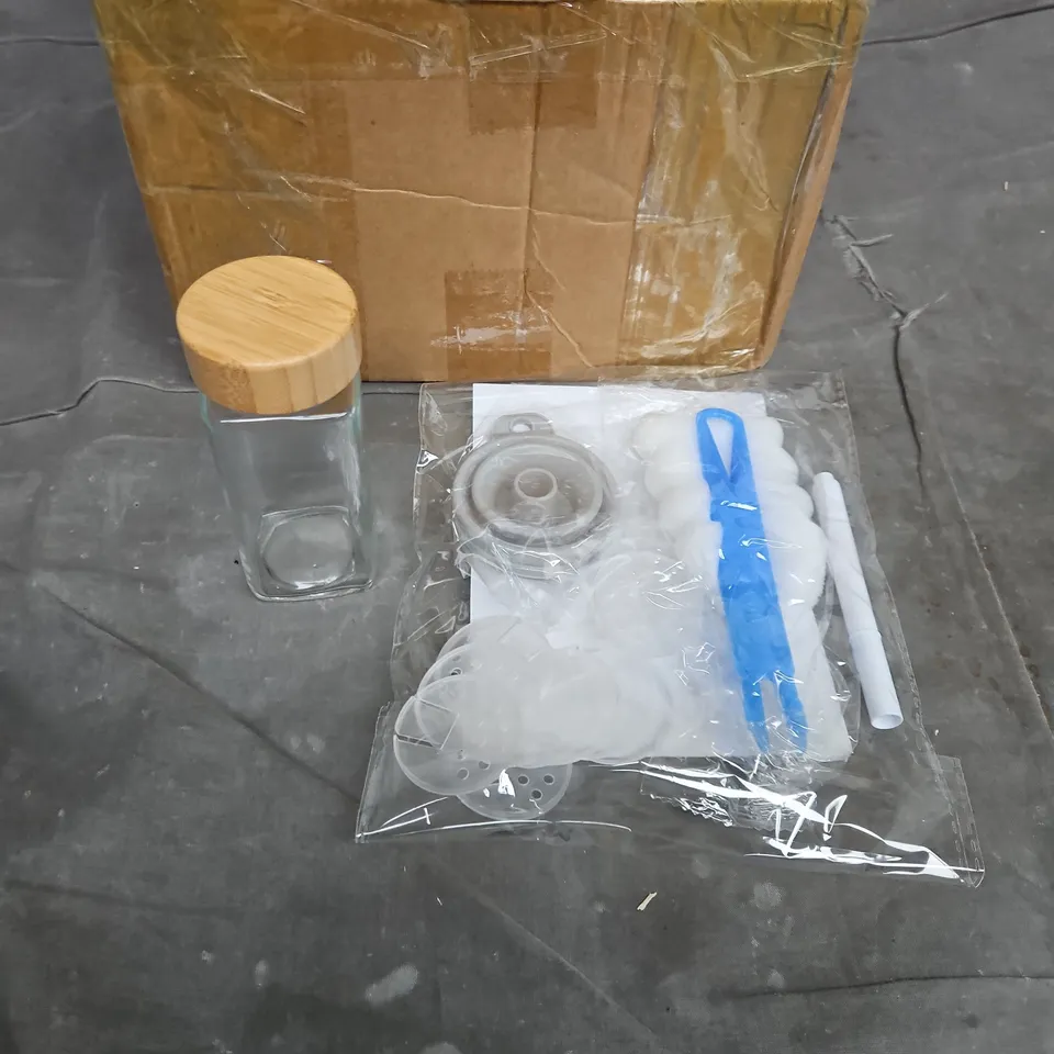 GLASS SPICE JARS WITH BAMBOO LIDS – SET OF 10