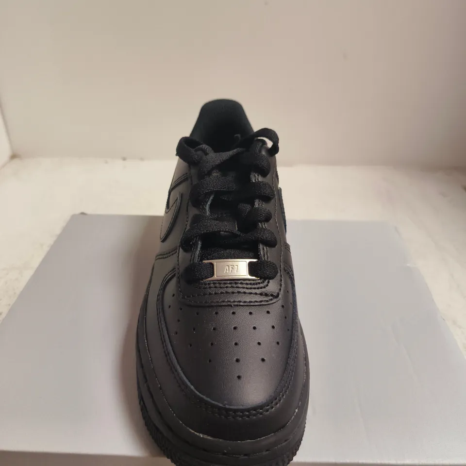 BOXED PAIR OF NIKE AIR FORCE 1 LE (GS) KIDS' TRAINERS – BLACK/BLACK, UK 3 