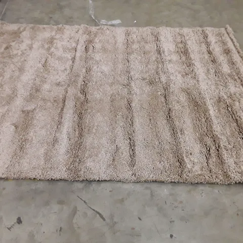 QUALITY DESIGNER AREA RUG // APPROX SIZE: 200 x 290cm