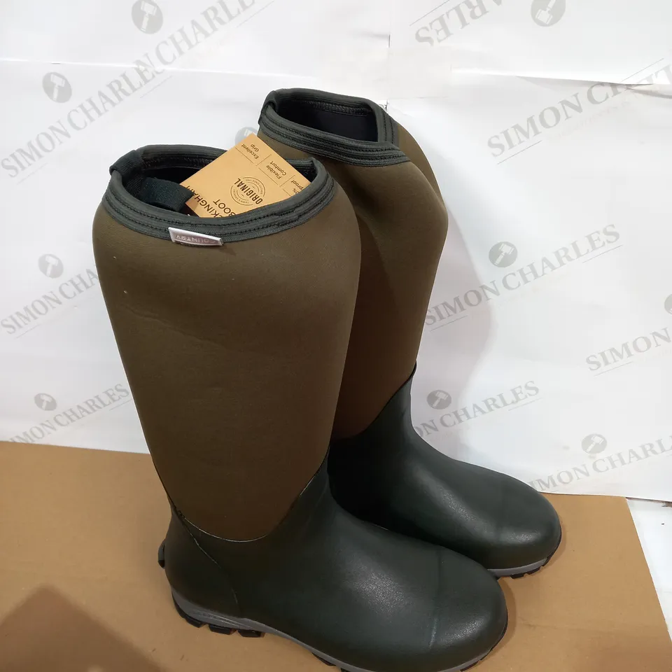 PAIR OF TOWN&COUNTRY GREEN WELLIES SIZE 11