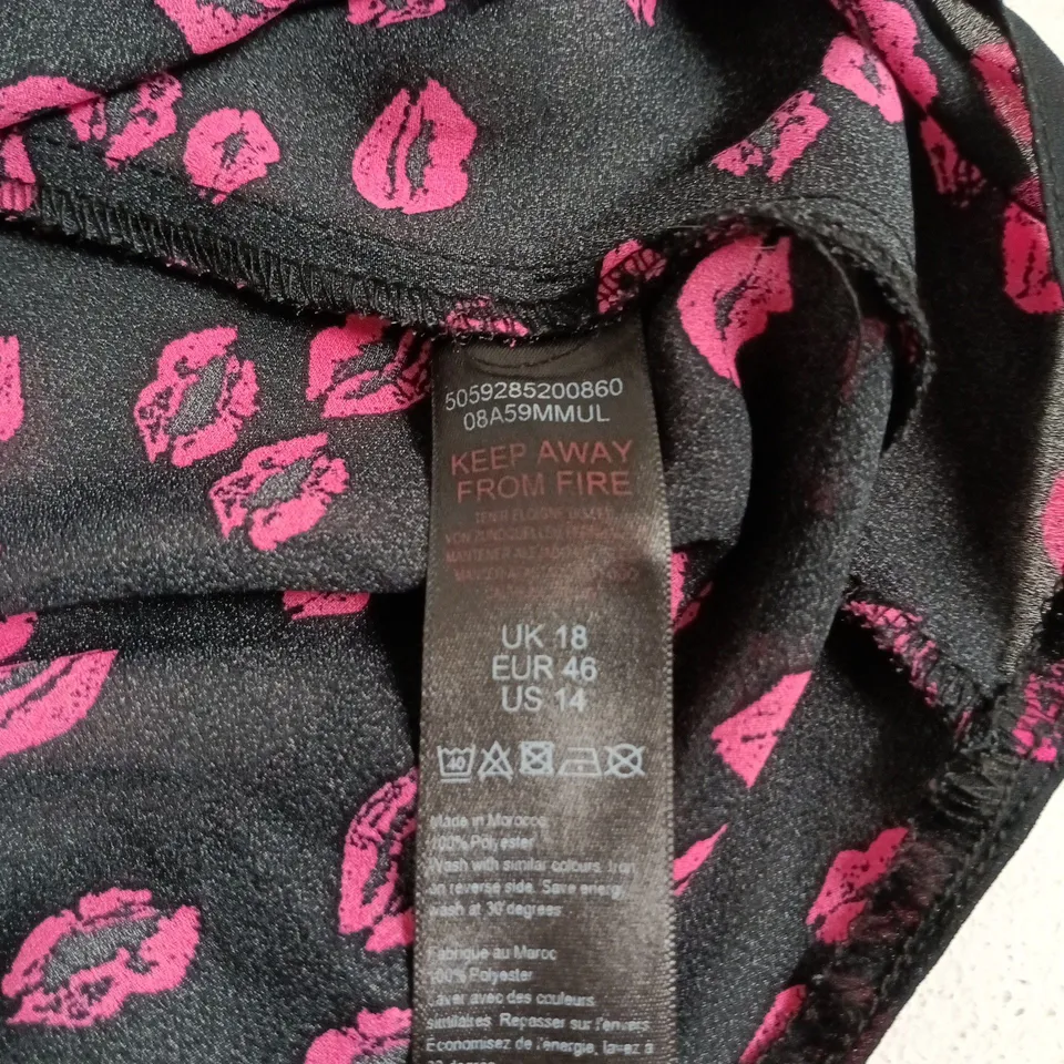 EVANS WOMEN'S BLOUSE – BLACK WITH PINK LIP PRINT, UK 18