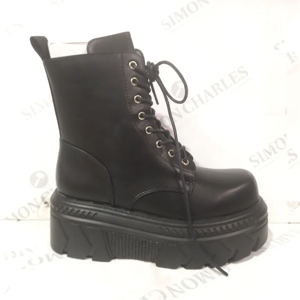 BRAND NEW BOXED PAIR OF KOI VEGAN LEATHER TALWAR CHUNKY STOMPER BOOTS IN BLACK UK SIZE 3