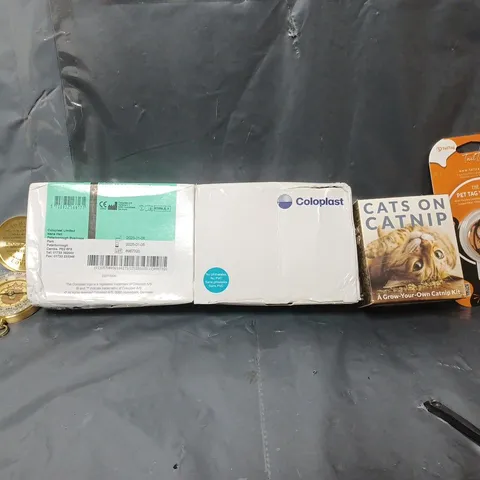 BOX OF APPROXIMATELY 12 ASSORTED ITEMS TO INCLUDE - CATS ON CATNIP , PET TAG YOU NEED , COMPASS ETC