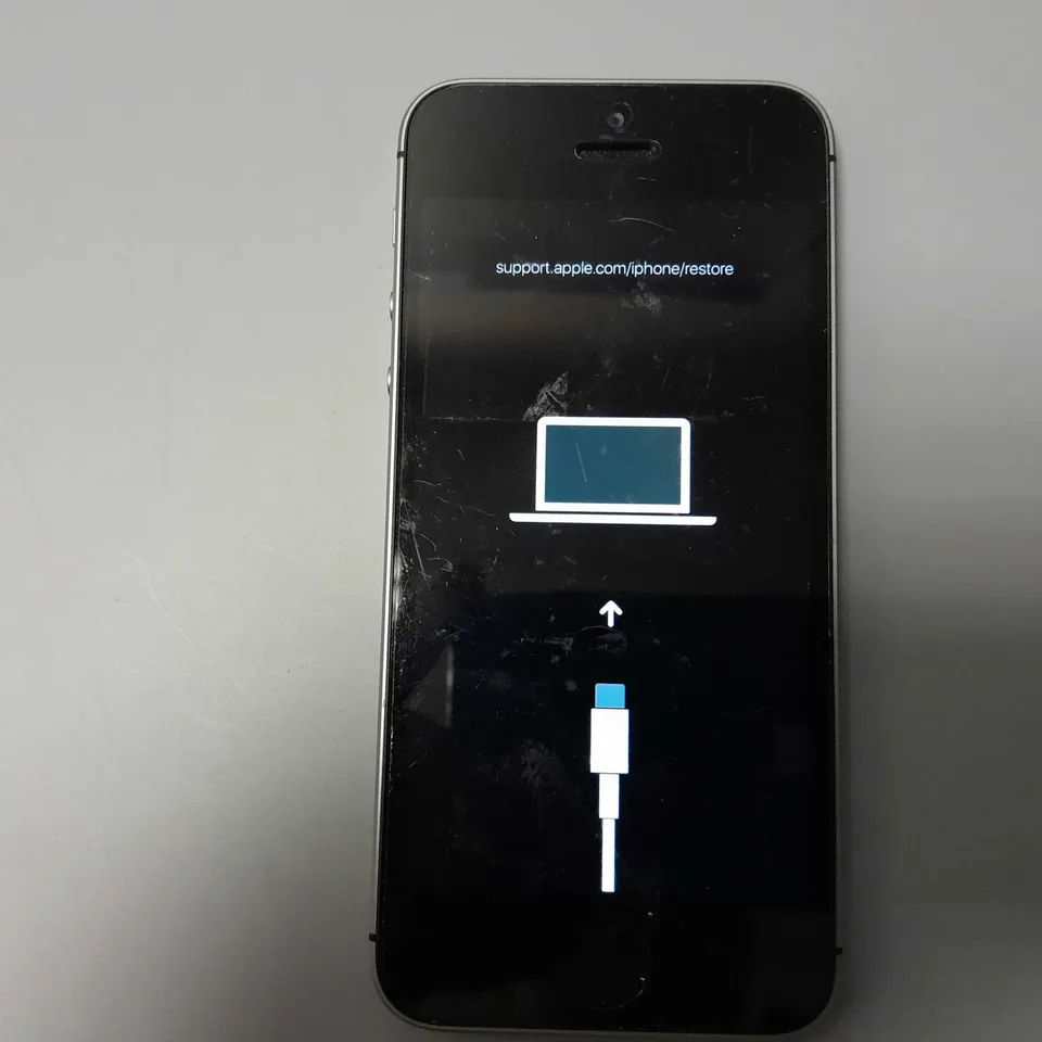 APPLE IPHONE SE SMARTPHONE