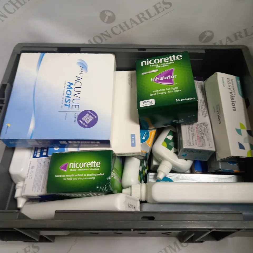 LOT OF APPROXIMATELY 30 ASSORTED EYECARE & HEALTHCARE PRODUCTS TO INCLUDE NICORETTE 15MG INHALATORS, SPECSAVERS EASYVISION 1-DAY CONTACT LENSES, EASYVISION MULTIPURPOSE SOLUTIONS, ETC