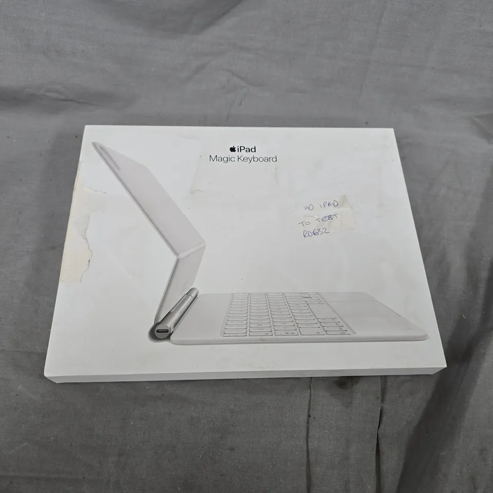 APPLE IPAD MAGIC KEYBOARD – WHITE
