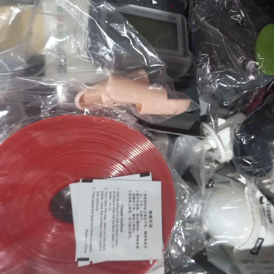 LOT OF APPROXIMATELY 10 ASSORTED HOUSEHOLD ITEMS TO INCLUDE BIG BUTTON TALKING ALARM CLOCK, QUARTZ GEODE, QUICK FASTENER WRENCH, ETC