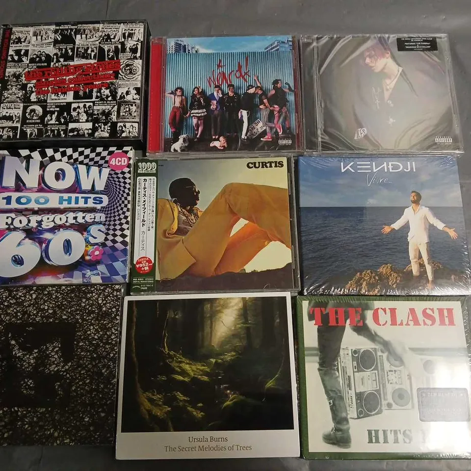 LOT OF APPROXIMATELY 25 ASSORTED CDS TO INCLUDE KENDJI, THE CLASH, THE ROLLING STONES AND CURTIS