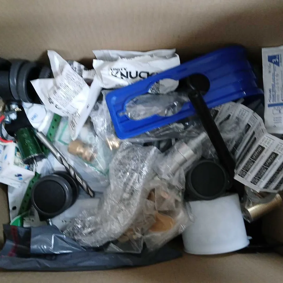 APPROXIMATELY 15 ASSORTED HOUSEHOLD ITEMS TO INCLUDE 1.5KG TOOL LANYARD, SILICONFETT, AND KITCHEN ORGANSIERS ETC - COLLECTION ONLY 