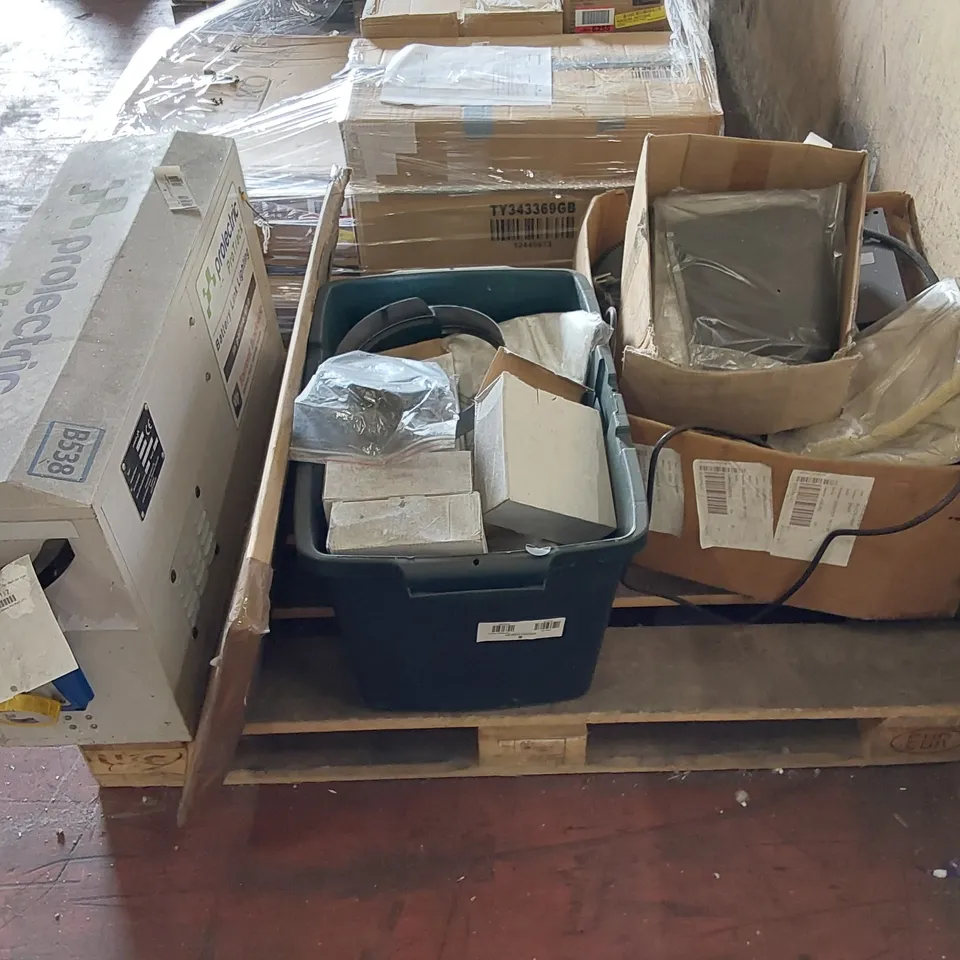 PALLET OF ASSORTED ITEMS INCLUDING PROTRACK LIGHTING BATTERY POWER PACK, NEO WINE RACK ECT