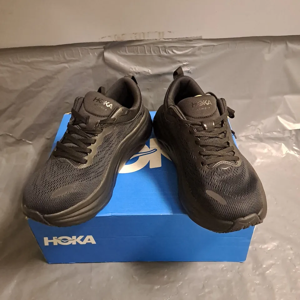 BOXED PAIR OF HOKA BONDI 8 TRAINERS IN BLACK SIZE UK 6
