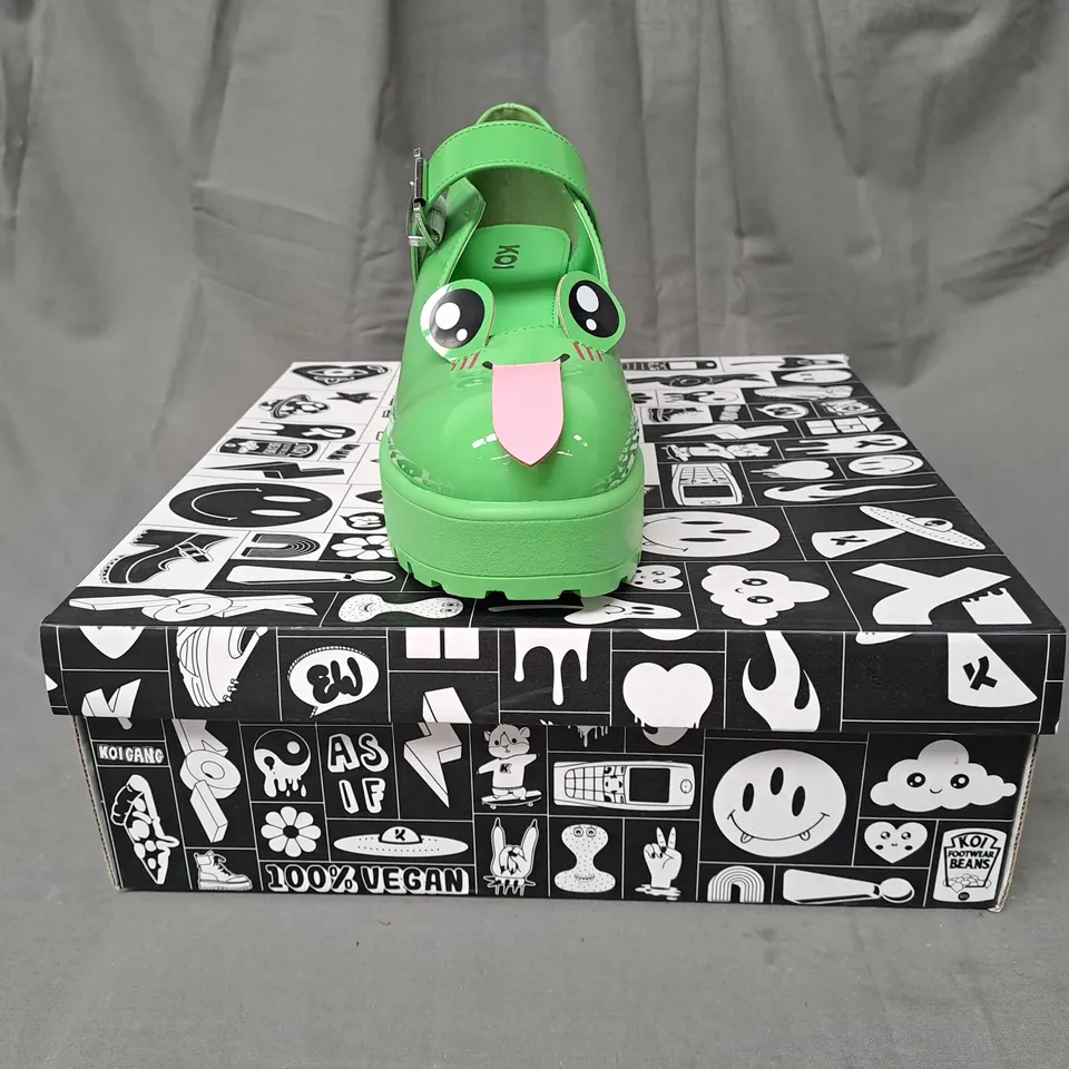 BOXED PAIR OF KOI VEGAN PLATFORM BLOCK HEEL SHOES IN GREEN SIZE 6