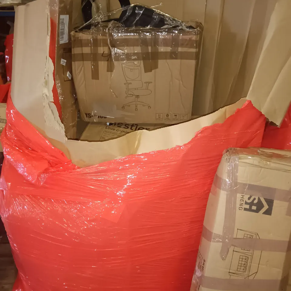 PALLET OF ASSORTED ITEMS TO INCLUDE ROLLED MATTRESS, 3X6M PARTY TENT AND BOXED DESK