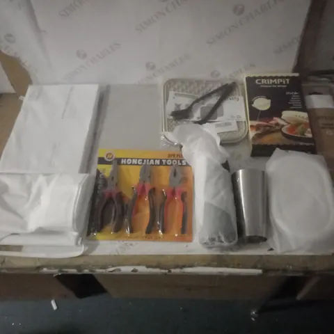 GROUP OF APPROX 10 ASSORTED ITEMS TO INCLUDE PILLOWCASES, TOOLS, CRIMPIT ETC