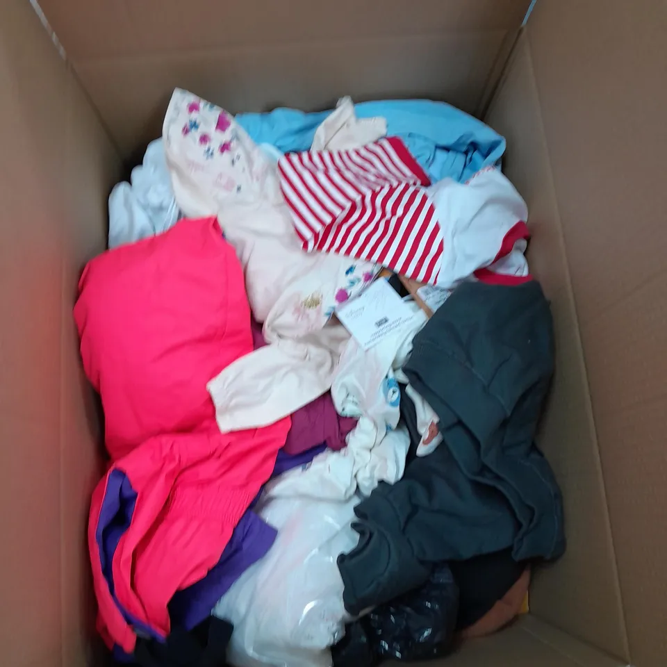 BOX OF ASSORTED CHILDRENS CLOTHING VARYING IN SIZE/COLOUR/STYLE TO INCLUDE:  TOPS, DRESSES, JUMPERS