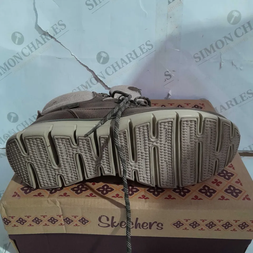 BOXED SKETCHERS WARM BOOTS, BROWN - SIZE 7 