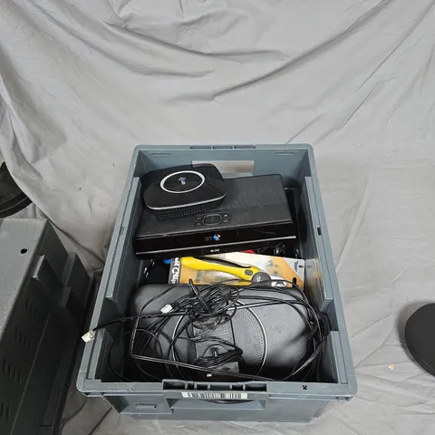 TOTE OF APPROXIMATELY 15 ASSORTED ITEMS TO INCLUDE: EE ROUTER 