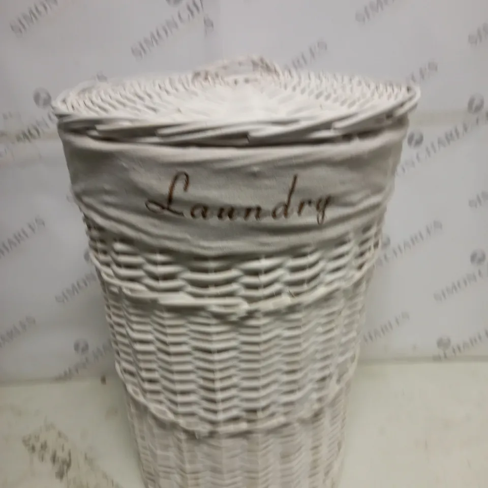 WHITE WICKER LNED LAUNDRY HAMPER